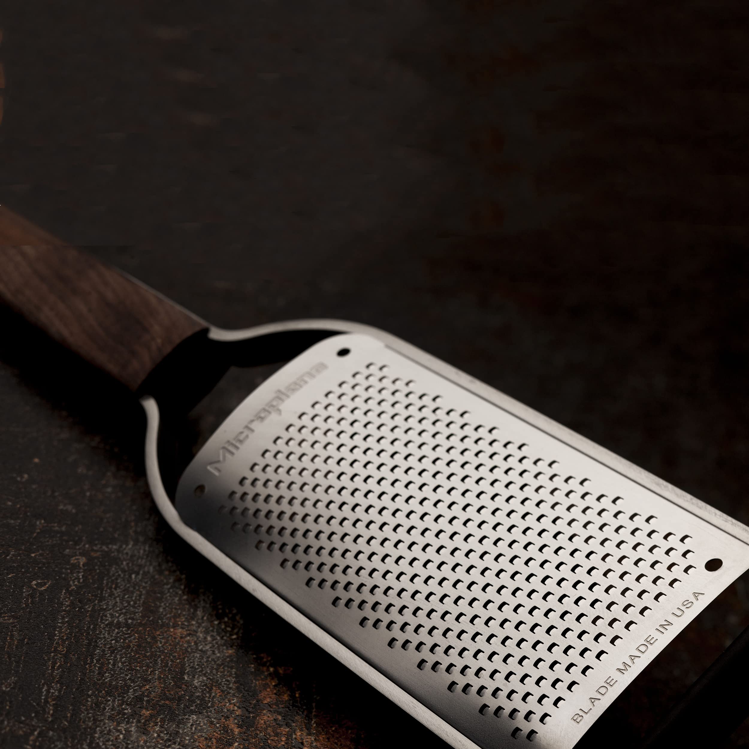 Microplane Fine Kitchen Grater – Walnut Wood Handle & Stainless Steel