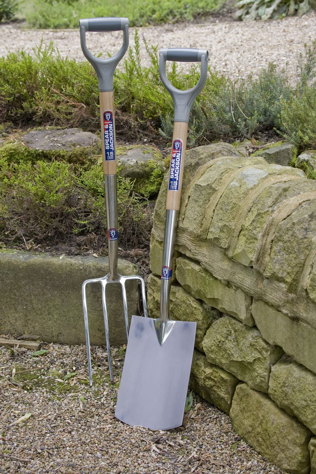 Spear & Jackson Neverbend Stainless Steel Border Spade – Blue Handle
