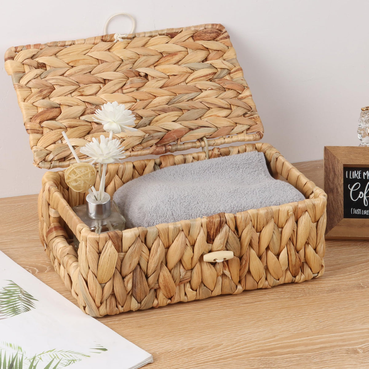 FEIALNDUO Wicker Shelf Baskets with Lid, Seagrass Storage Hamper Basket Bins Rectangular Box for Home Desktop Organizer Natural, X-Small