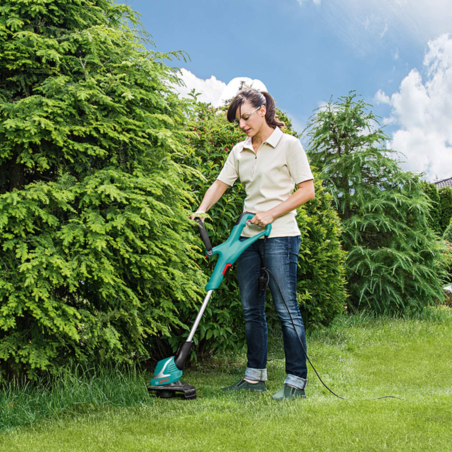 Bosch ART 30 Electric Grass Trimmer – 550W Motor, 30cm Cutting Width