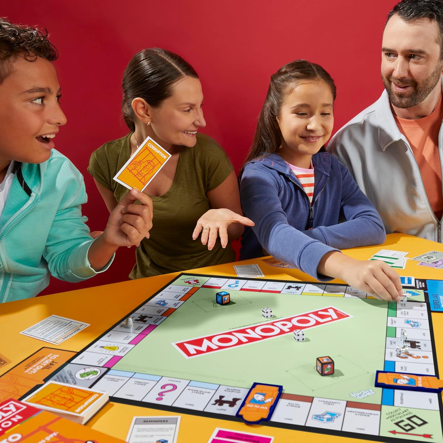 Snaps Monopoly Classic Board Game – Family Strategy Game with 8 Tokens
