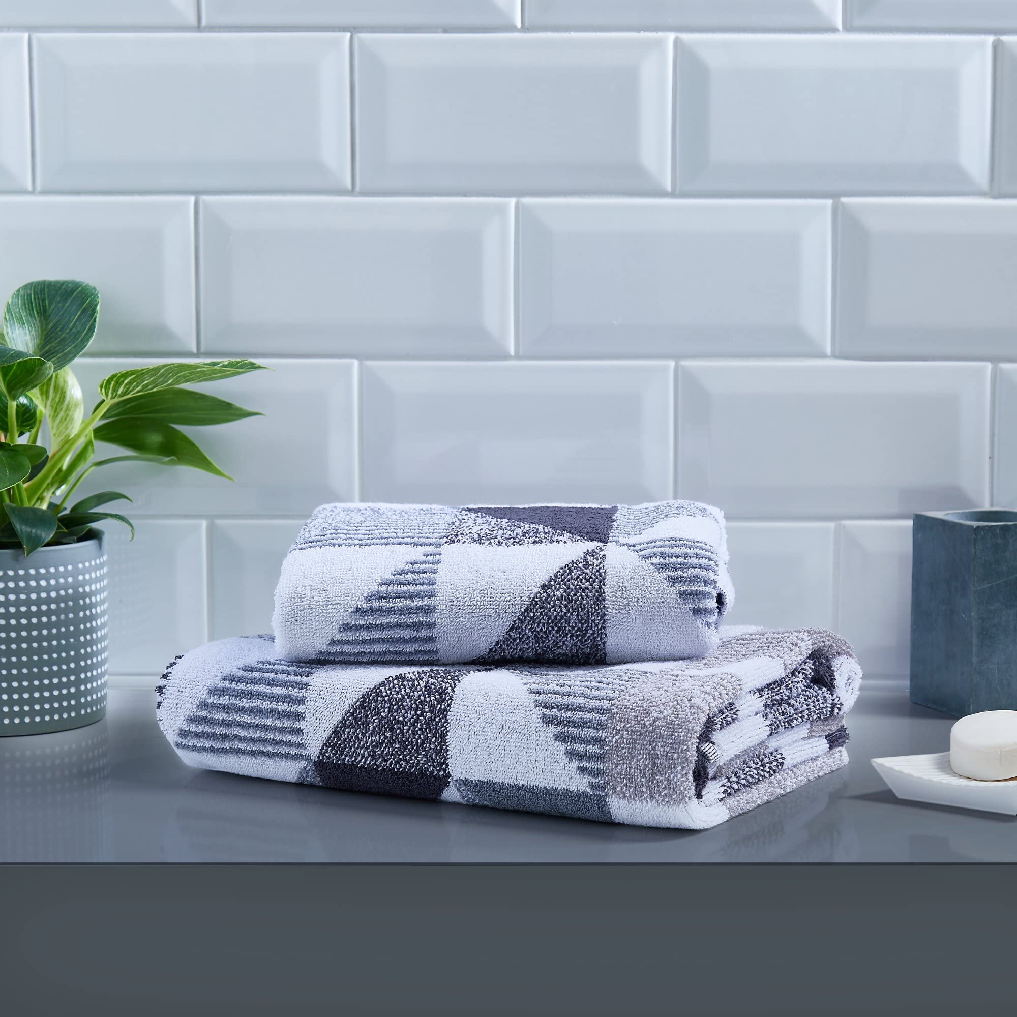Fusion Grey Geometric Bath Towel | 100% Cotton 550gsm Luxury Towel