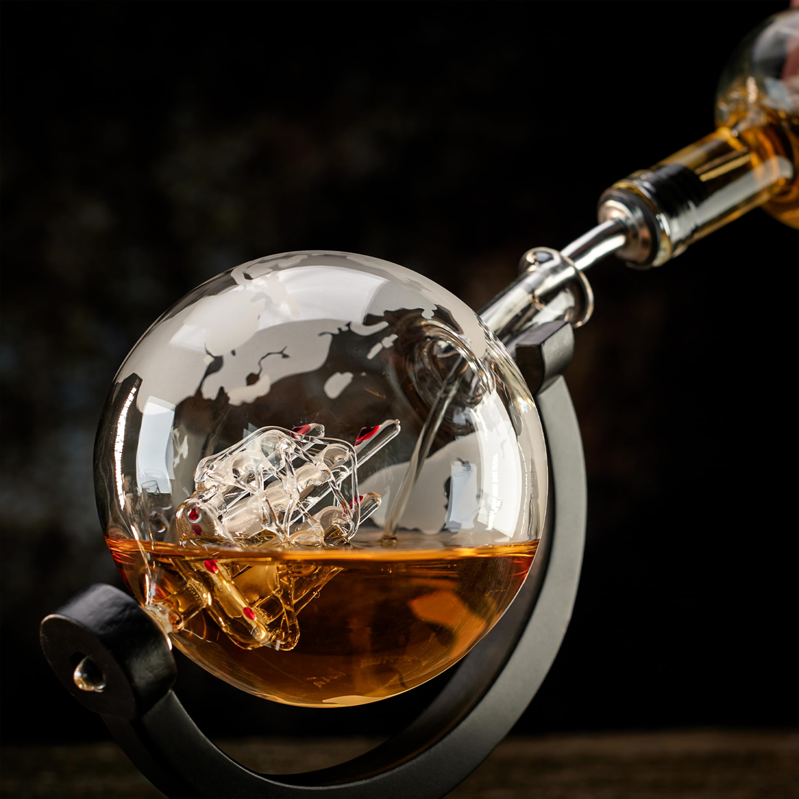 Whisiskey Globe Whiskey Decanter Set – 900ml Carafe with 2 Glasses