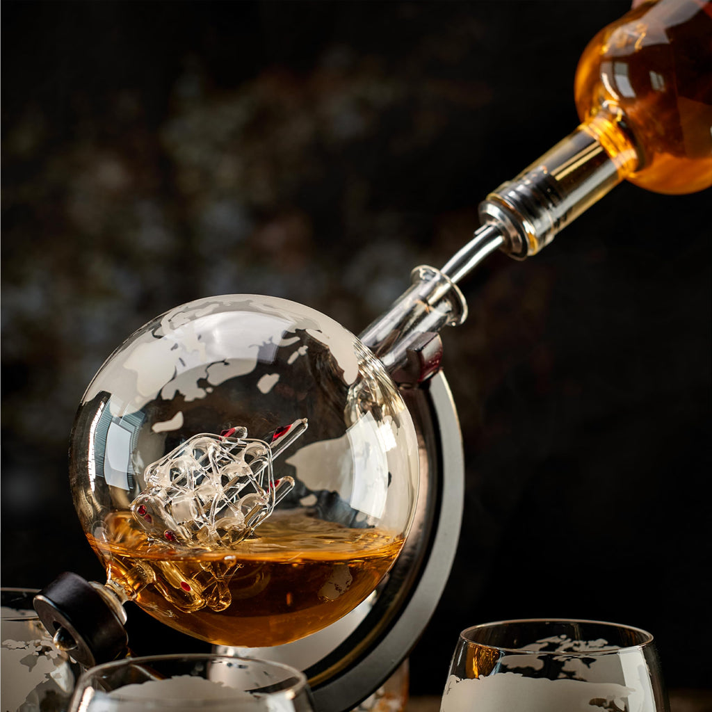 WHISISKEY Globe Whiskey Decanter Set – 900ml Carafe with 4 Glasses