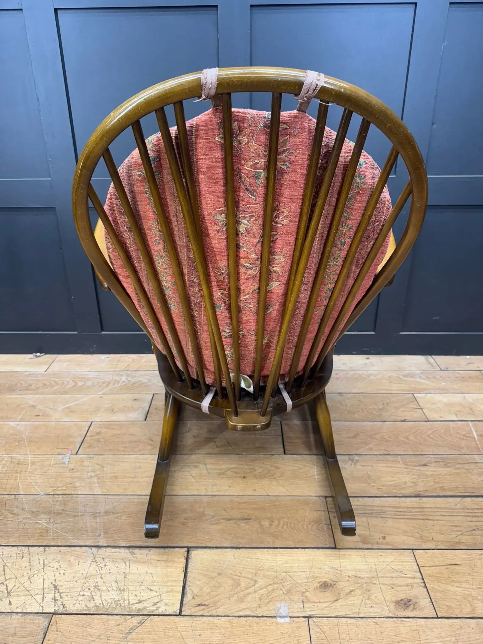 Ercol Grandfather Rocking Chair Model 315 With Original Cushions / Armchair B