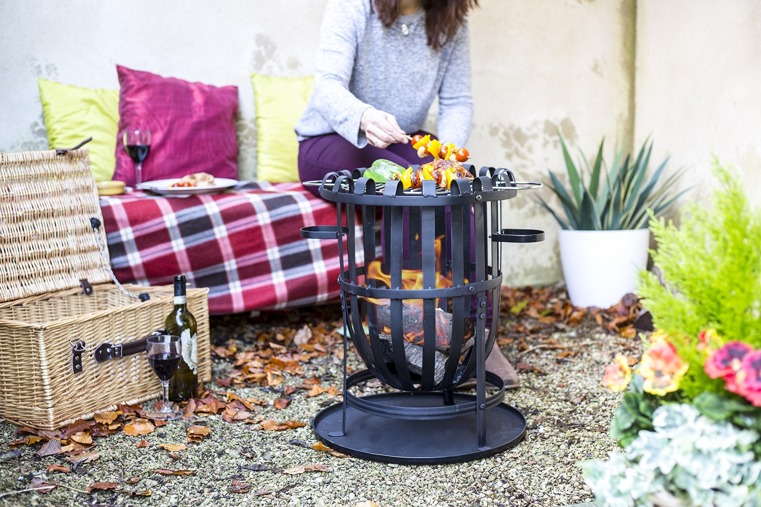 La Hacienda Vancouver Steel Firebasket with Grill and Ash Tray - Black