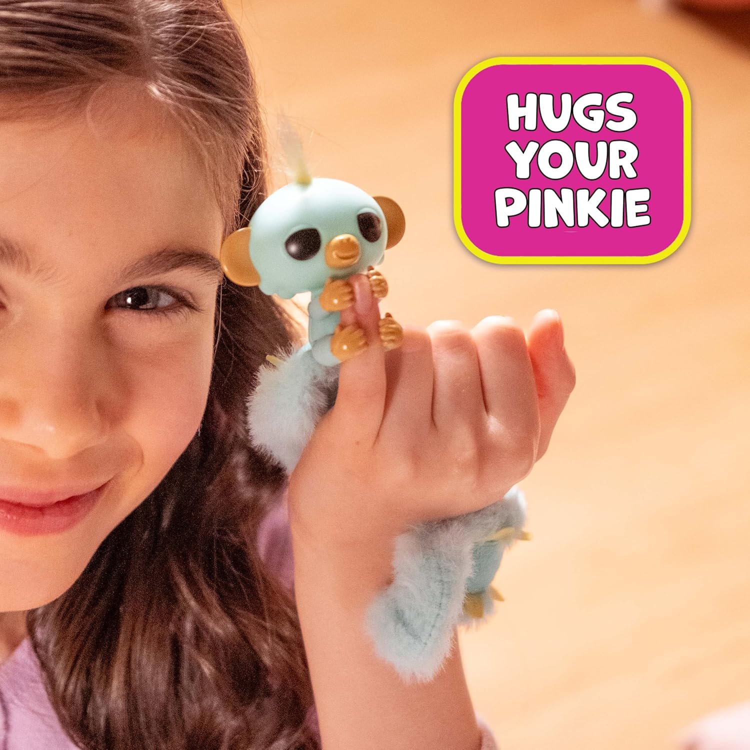 Fingerlings Pinkies by Snaps – Wearable Mini Plush Surprise Pet Toy