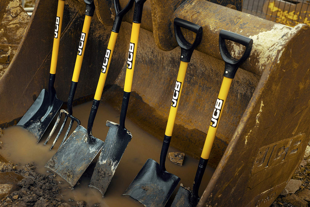 JCB Professional Border Fork – High Carbon Steel 4-Prong Garden Tool