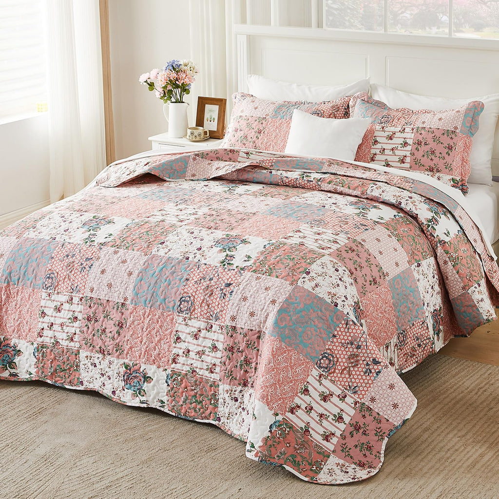 Qucover Pink Floral Patchwork Bedspread Set – 3-Piece Double Quilted Quilt