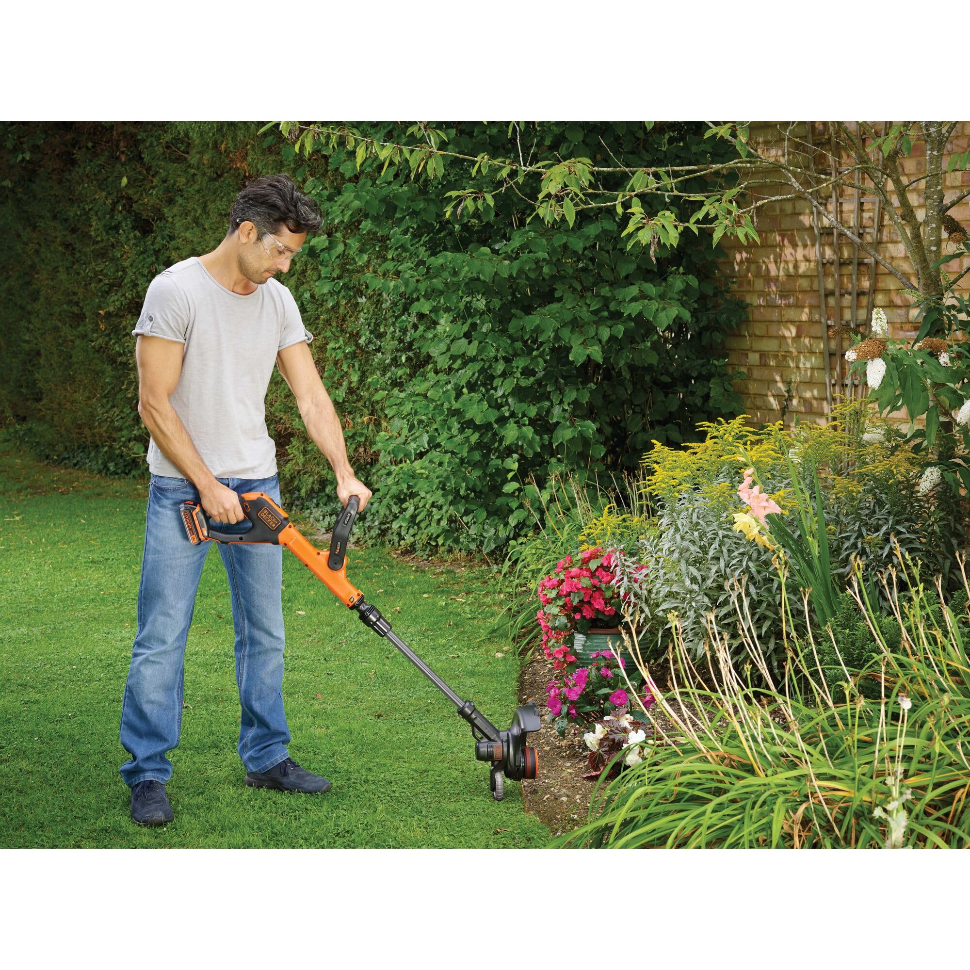 BLACK+DECKER Cordless Grass String Trimmer – 28cm, 18V (STC1820PC-XJ)