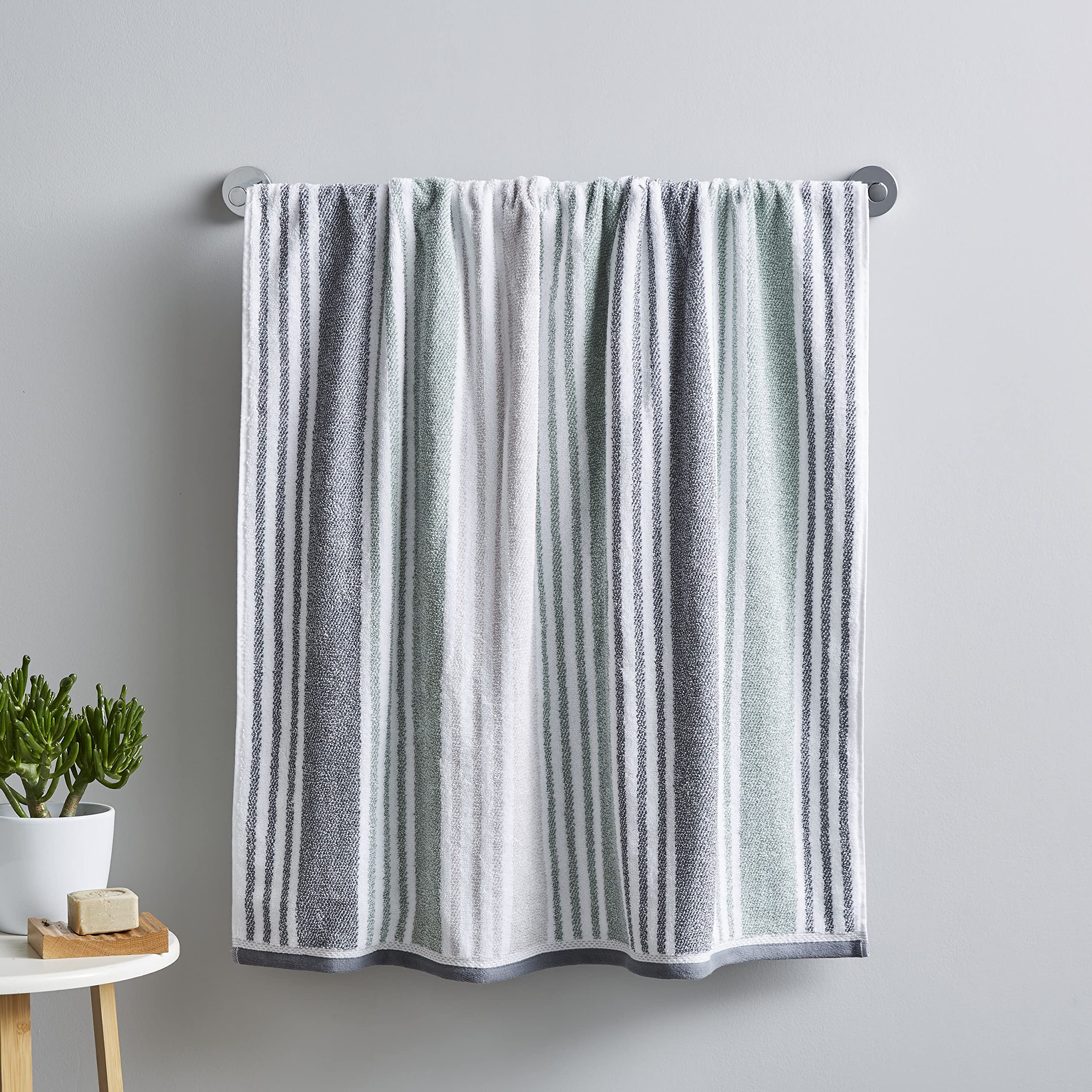 Catherine Lansfield Kelso Stripe 450GSM Cotton Bath Towel – Green