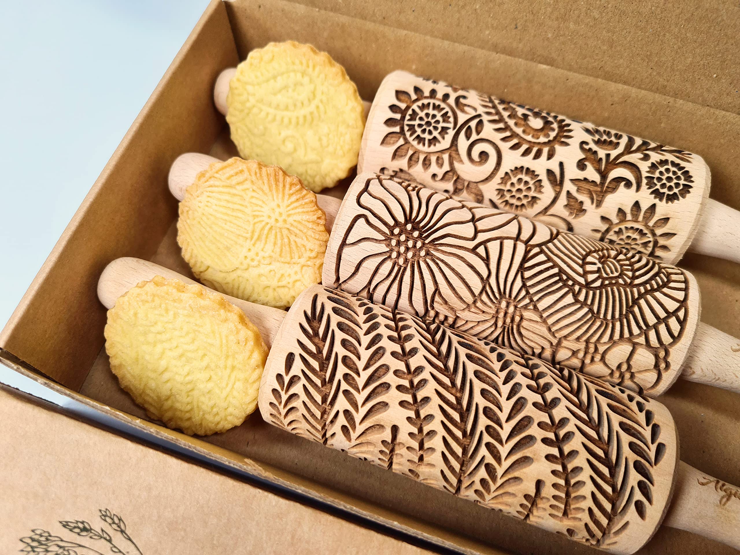 Floral Textured Rolling Pin – Engraved Beech Wood Dough Roller