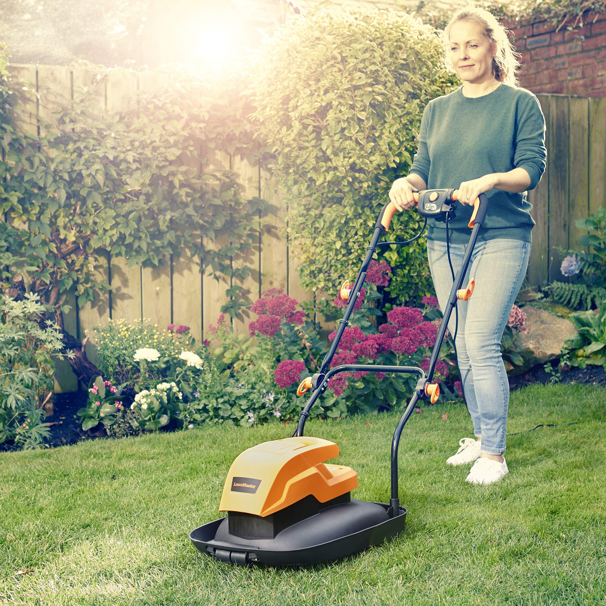 LawnMaster 33cm Hover Lawnmower | 1500W Mulching Electric Mower