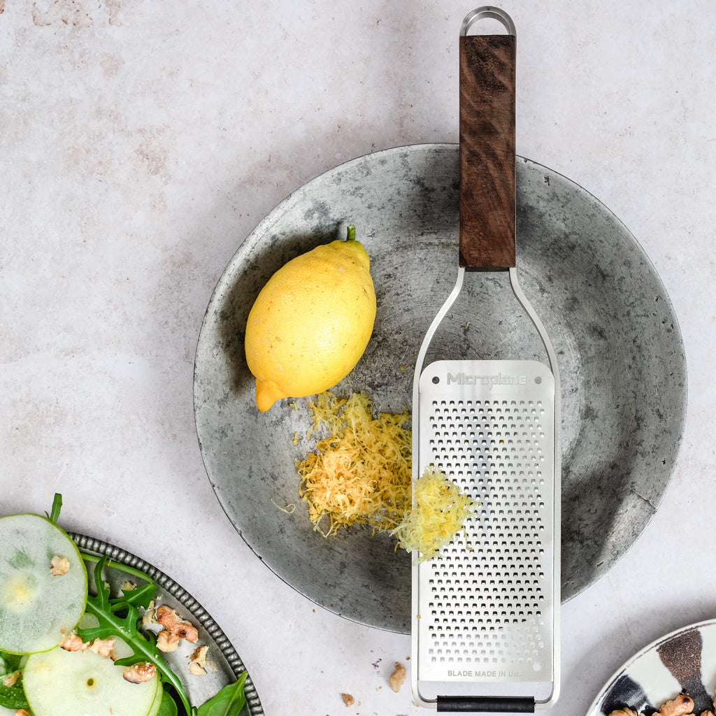 Microplane Fine Kitchen Grater – Walnut Wood Handle & Stainless Steel