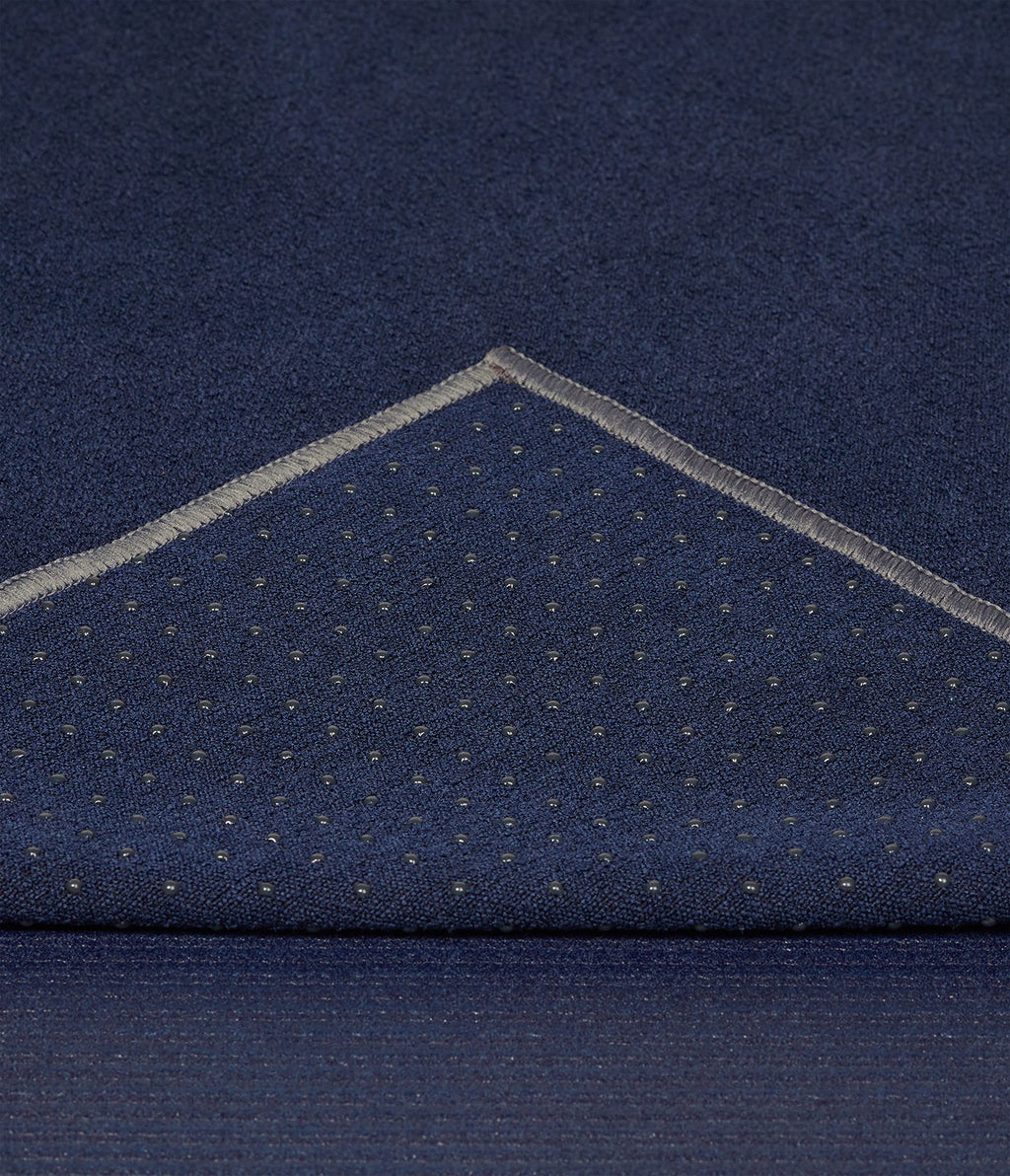 Manduka Yogitoes Non-Slip Yoga Towel – Quick Dry & Eco-Friendly, Midnight