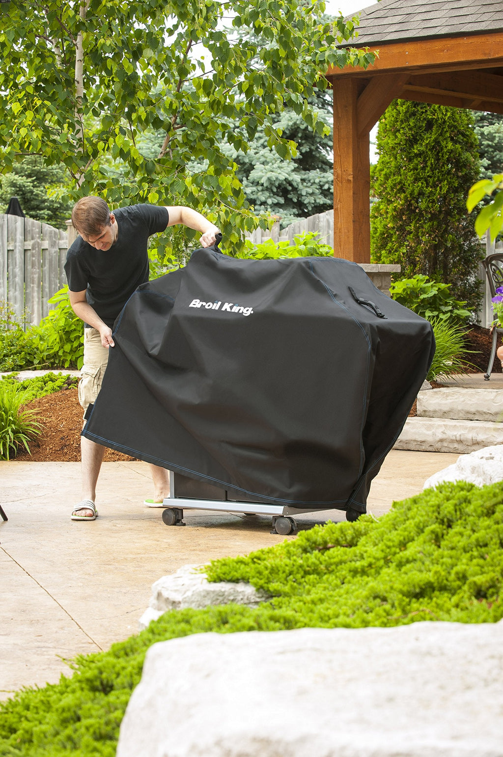 Broil King Grill Cover – Weather-Resistant Polyester for Regal XL