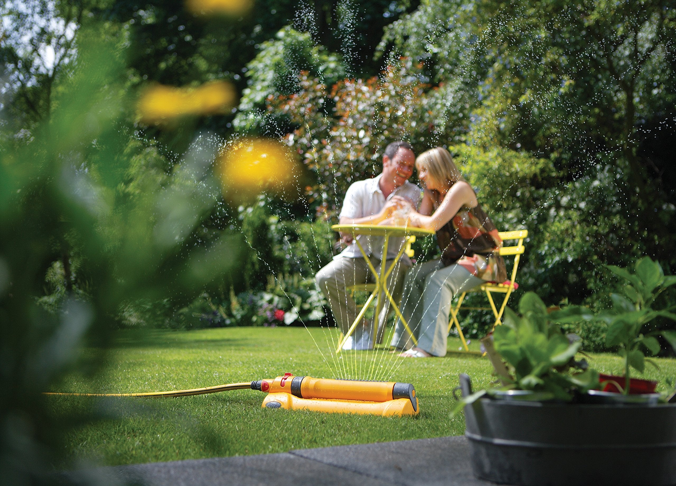 Hozelock Rectangular Oscillating Sprinkler Pro – 200m² Lawn Sprayer