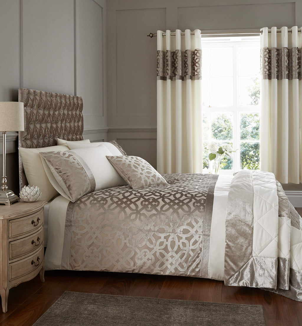 Catherine Lansfield Lattice Cut Velvet Super King Duvet Cover Set – Natural