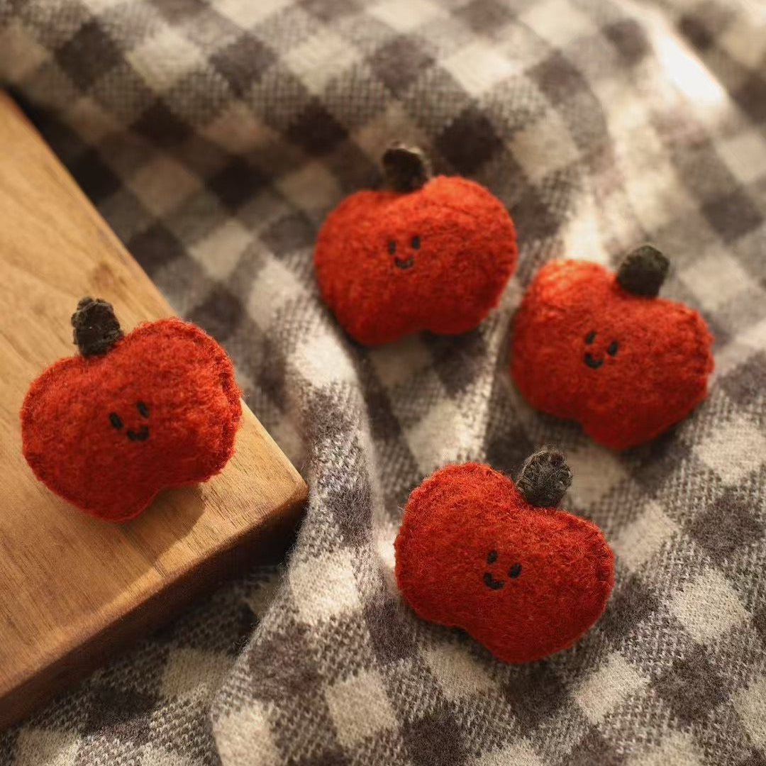 LuLuFun Studio Apple Woollen Brooch – Handcrafted Kawaii Fruit Pin
