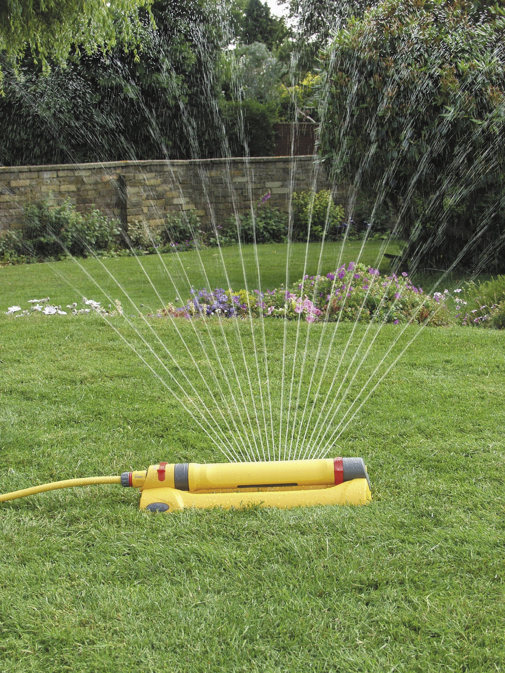 Hozelock Rectangular Oscillating Sprinkler Pro – 200m² Lawn Sprayer