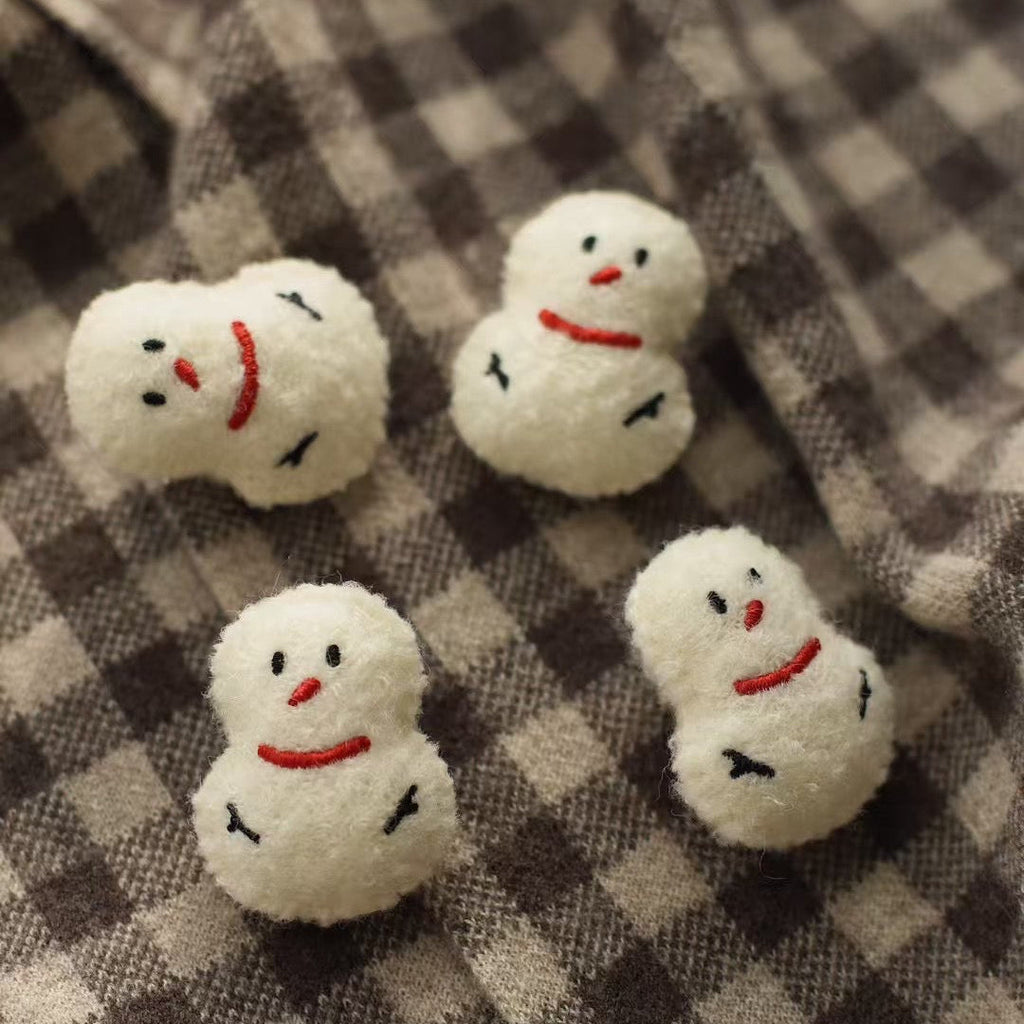 LuLuFun Studio Snowman Woollen Brooch – Handcrafted Kawaii Winter Pin