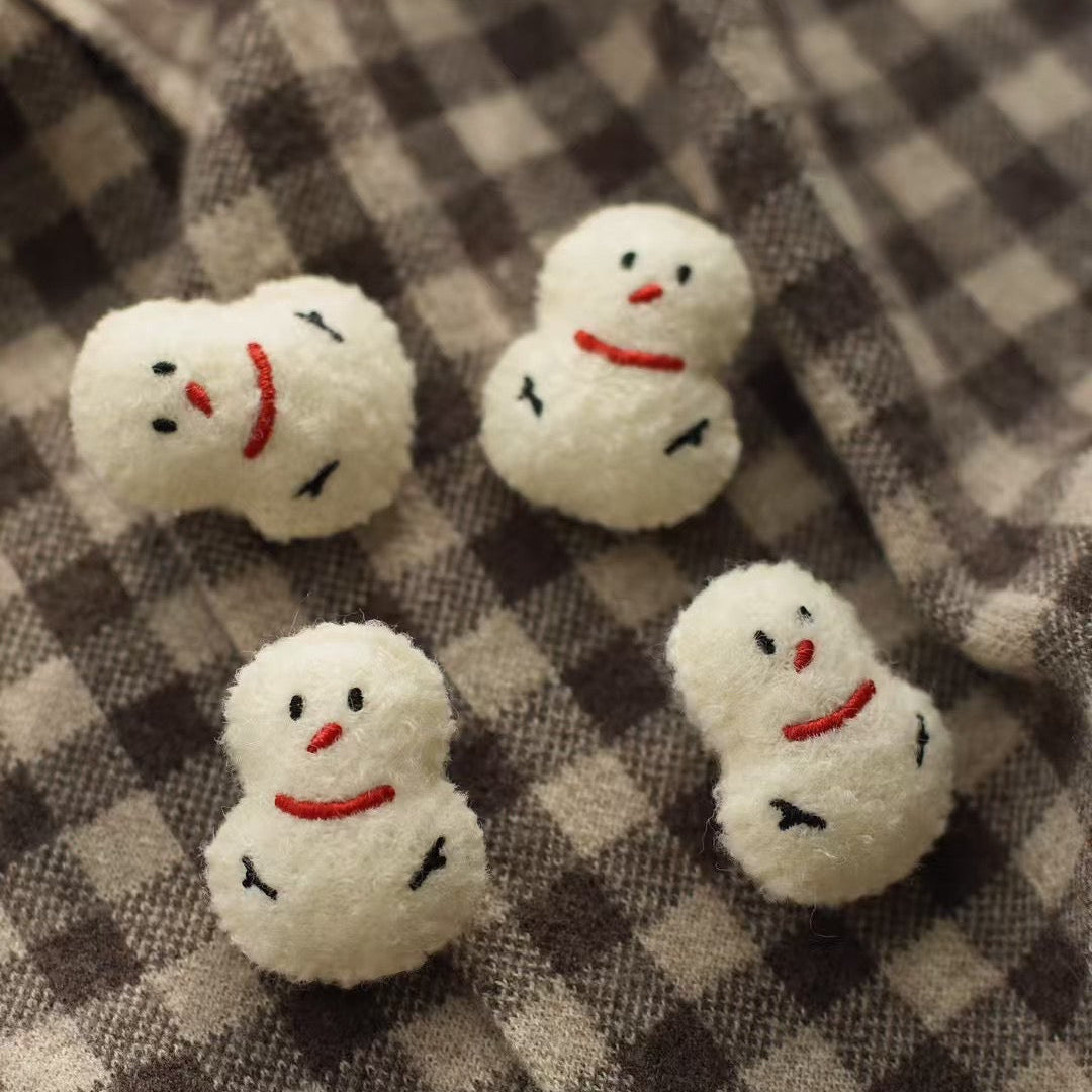 LuLuFun Studio Snowman Woollen Brooch – Handcrafted Kawaii Winter Pin