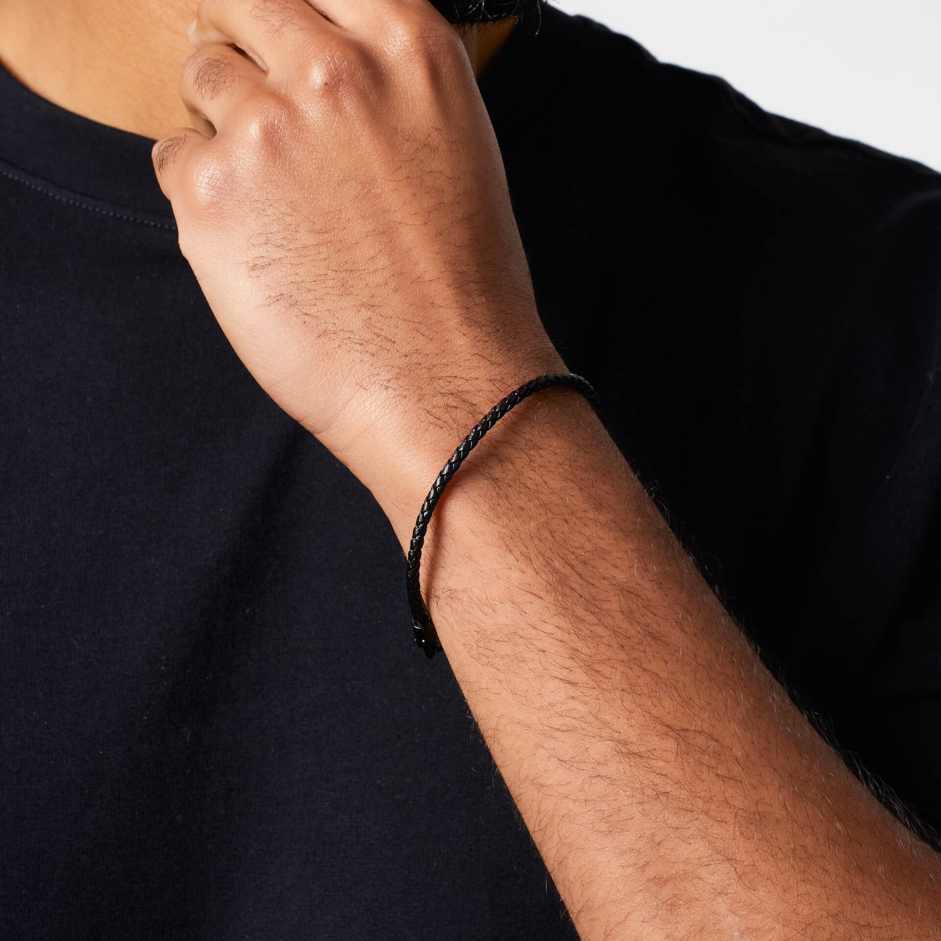 Gecko Jewellery Ultra-Thin Braided Leather Bracelet with Sleek Clasp