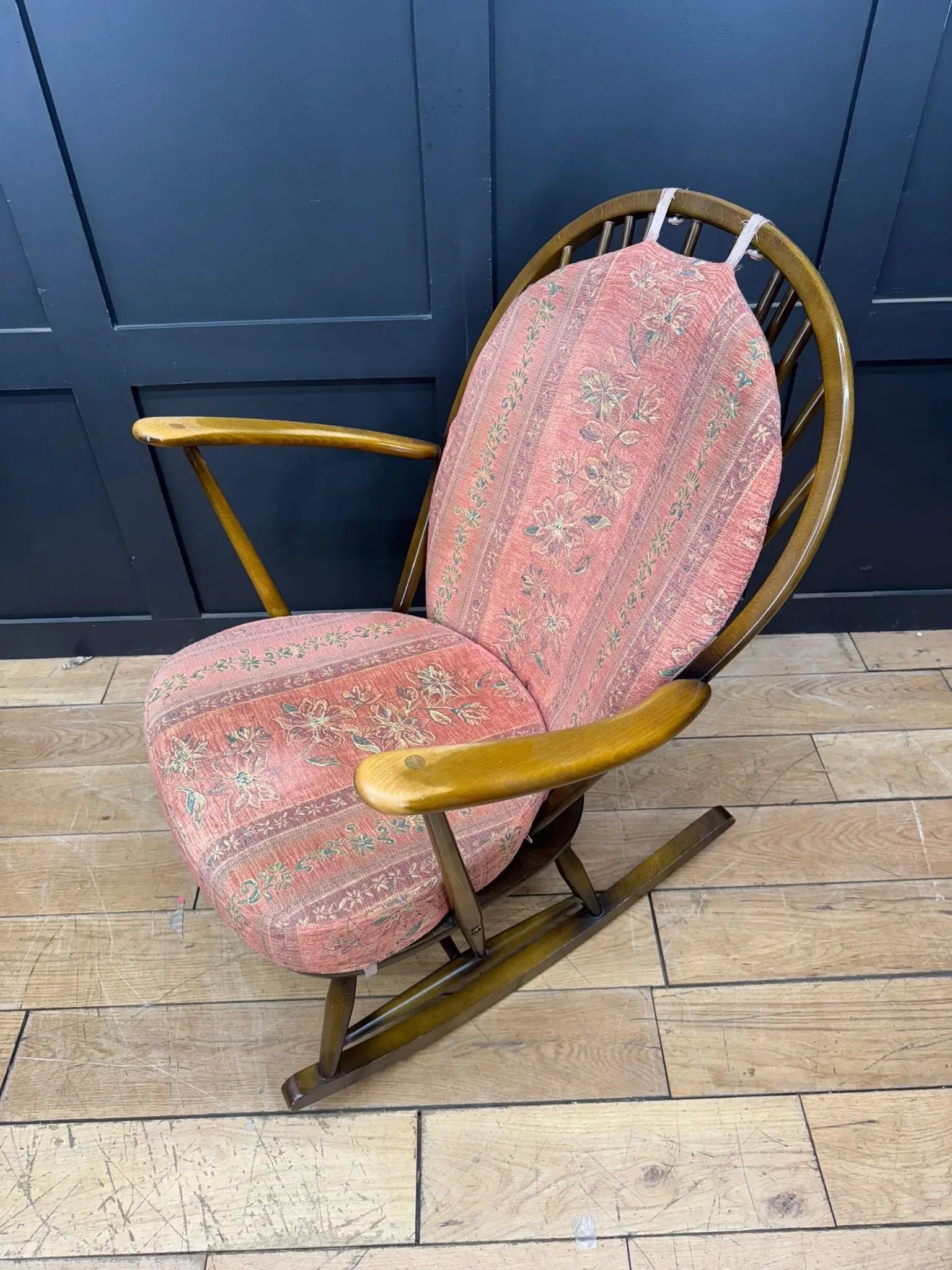 Ercol Grandfather Rocking Chair Model 315 With Original Cushions / Armchair A