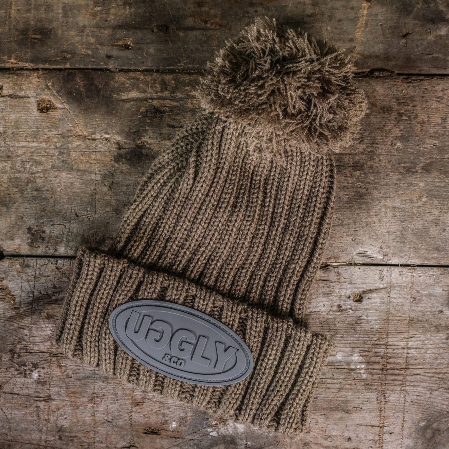 Uggly and Co Fennel Brown Ribbed Knit Bobble Beanie Hat – One Size