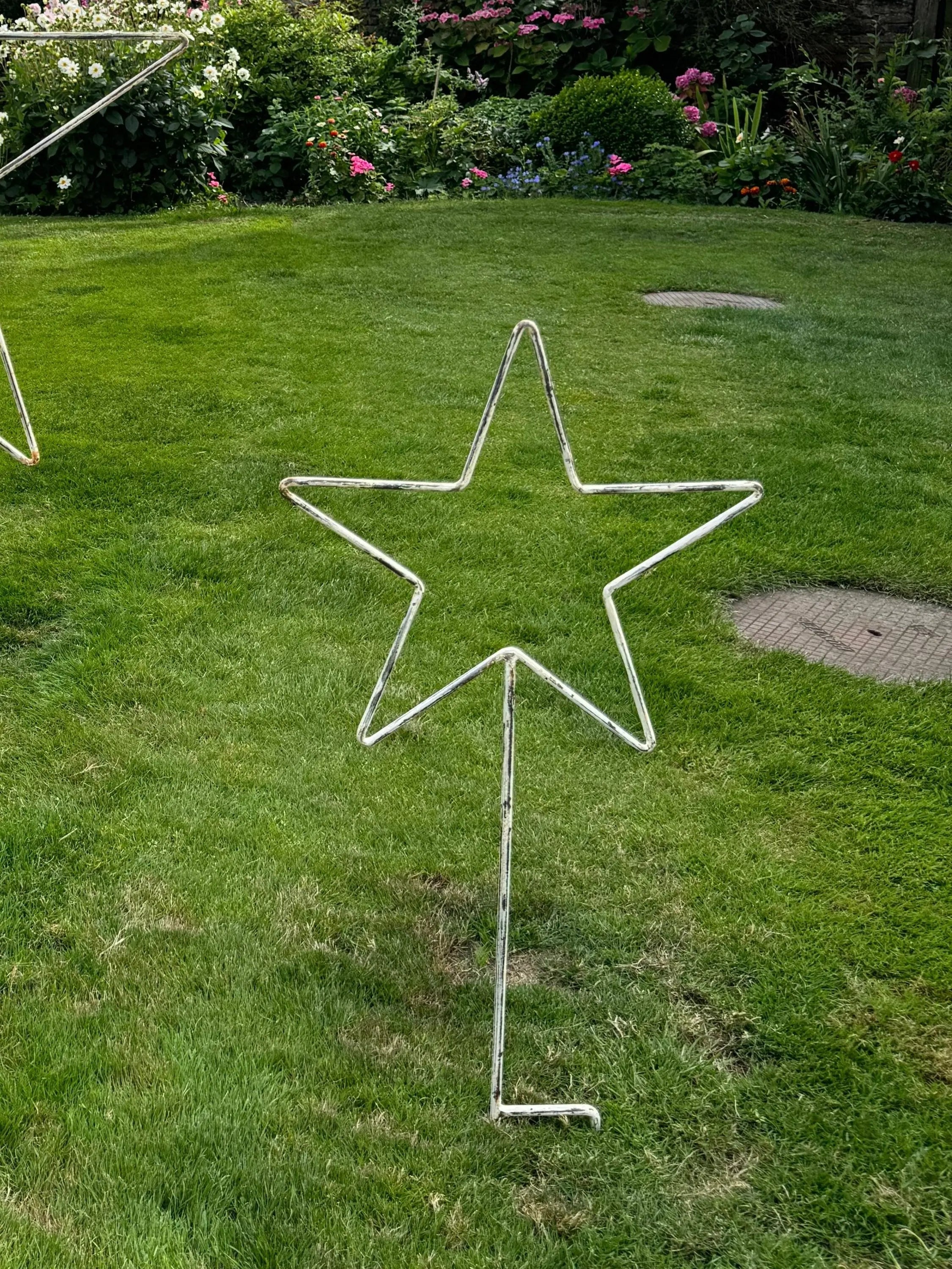 Rustic Warehouse Norfolk Metal Garden Star Lawn Decor – Distressed Cream