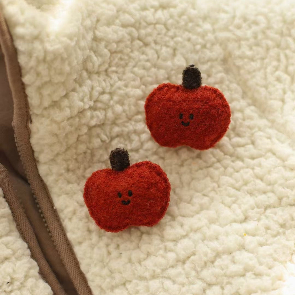 LuLuFun Studio Apple Woollen Brooch – Handcrafted Kawaii Fruit Pin