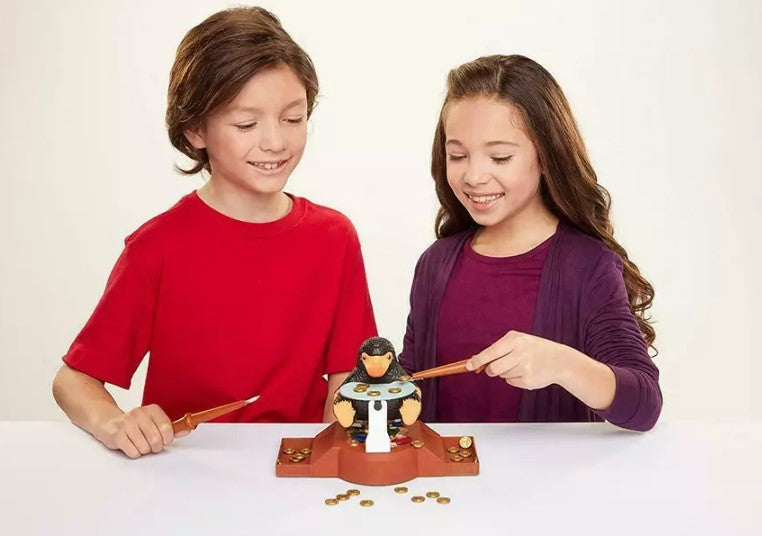 Fantastic Beasts Niffler Challenge Game – 2 Player Tabletop Board Game