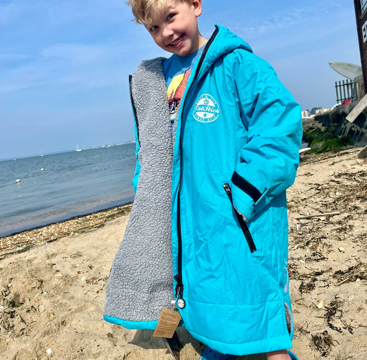 FatStick Kids Waterproof Changing Robe – Sherpa Fleece Lined (Ages 5-13)