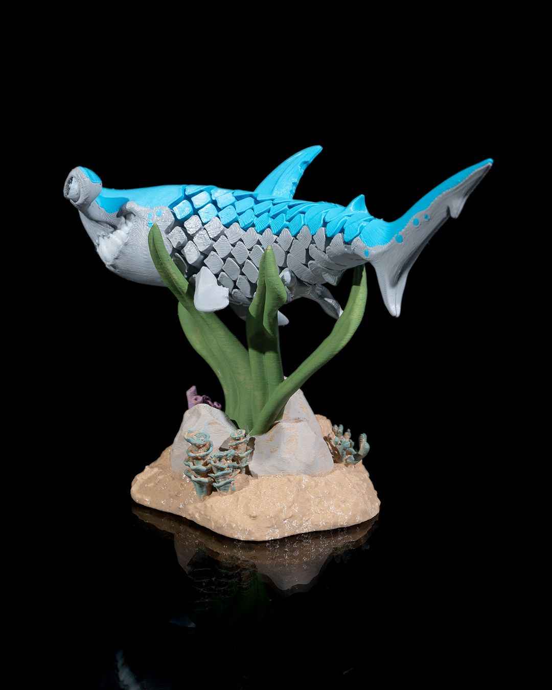 Flexi Hanz, The Hammerhead shark fish articulated fidget Toy with Stand
