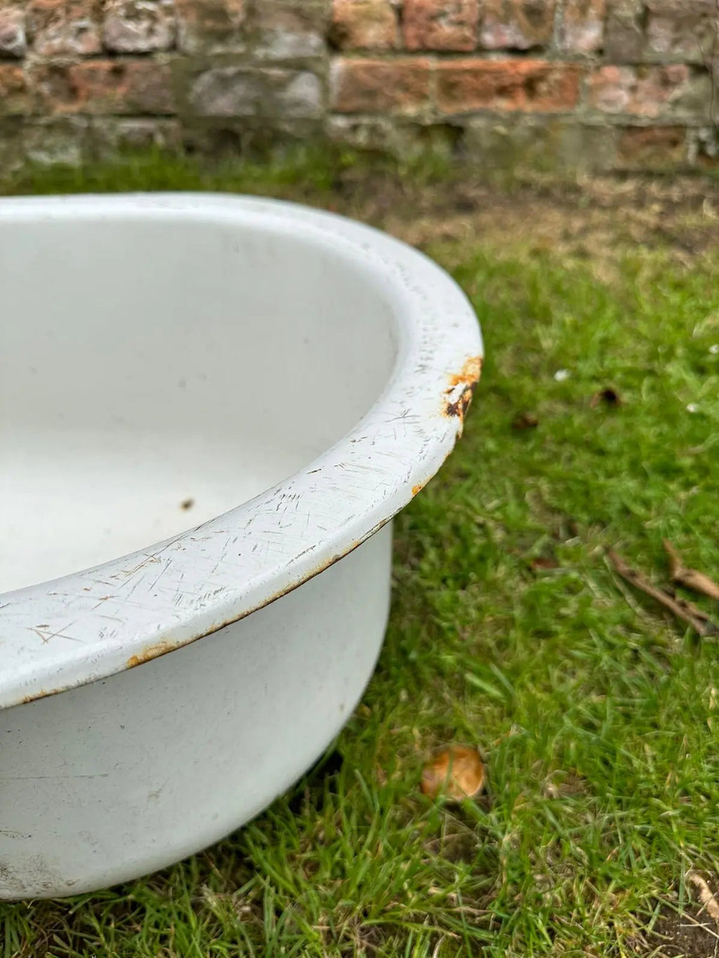 Vintage Enamelled Baby bath / Garden Planter / Herb Patio Plant Pot Planter A