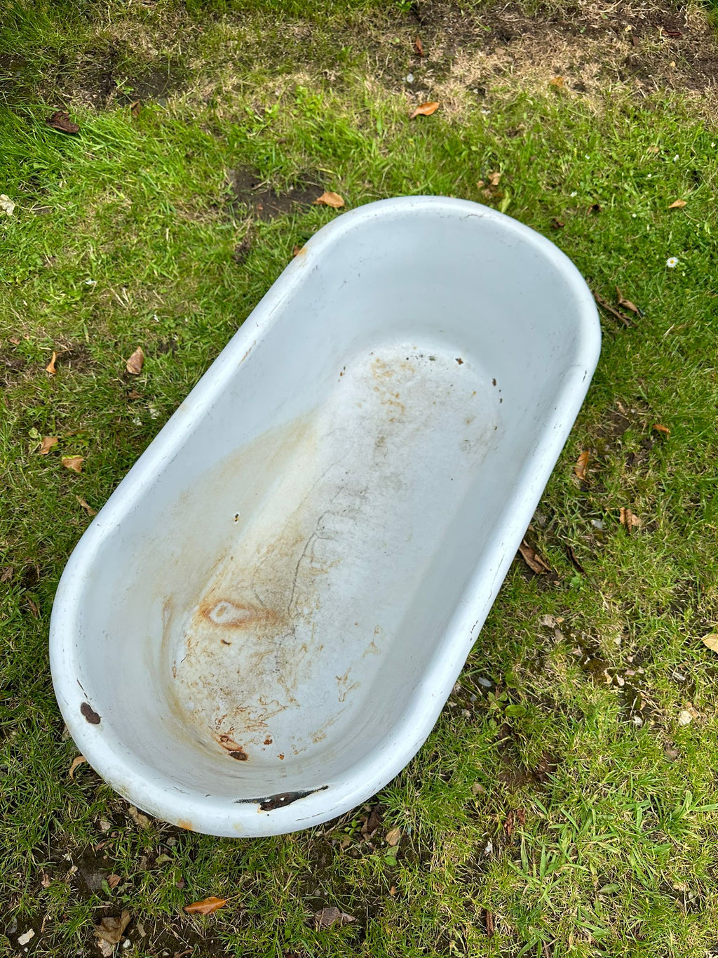 Vintage Enamelled Baby bath / Garden Planter / Herb Patio Plant Pot Planter B