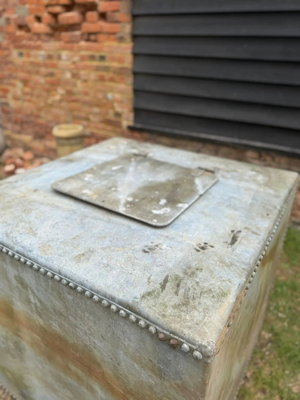 Antique XL Galvanised Riveted Water Tank with Tap & Lid – Planter or Feature 4D