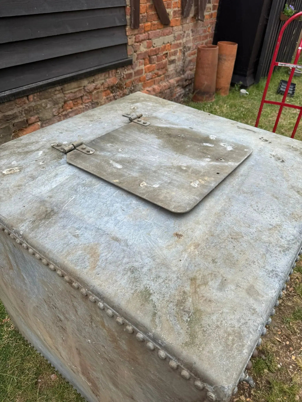 Antique XL Galvanised Riveted Water Tank with Tap & Lid – Planter or Feature 4D