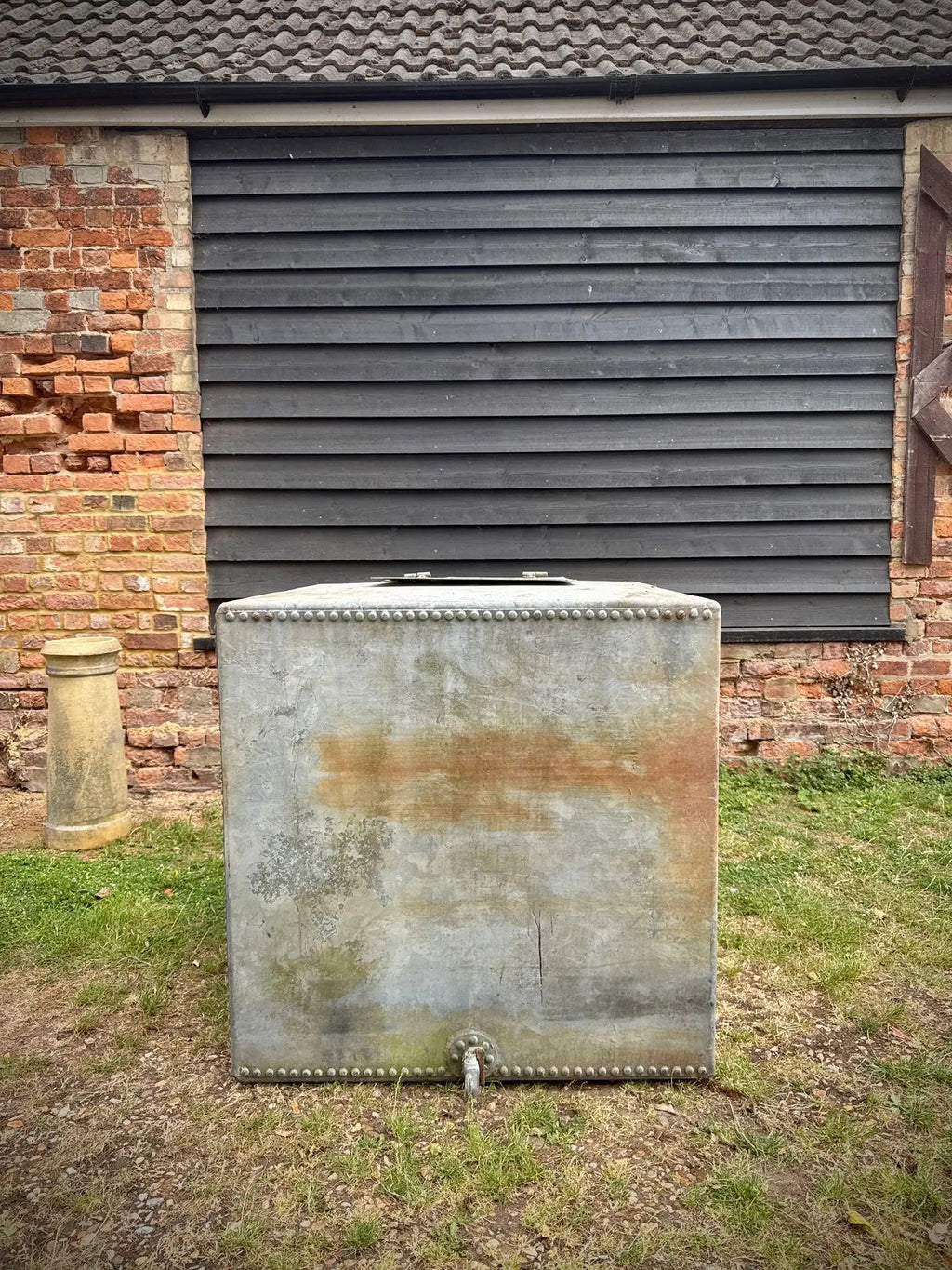 Antique XL Galvanised Riveted Water Tank with Tap & Lid – Planter or Feature 4D