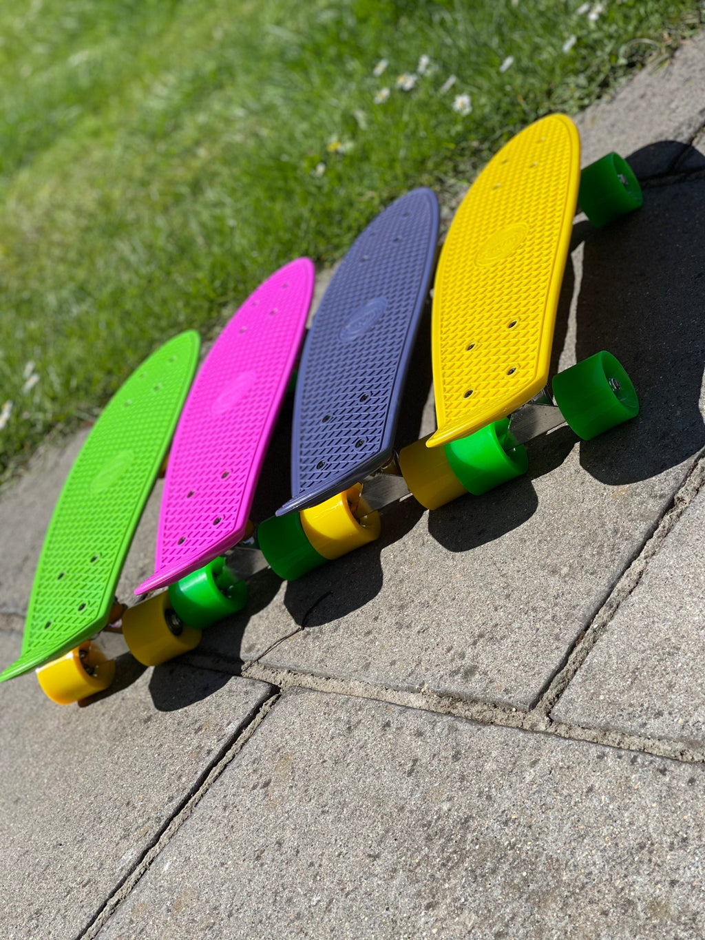 FatStick 22" Mini-Cruiser Skateboard – Recycled Plastic Deck