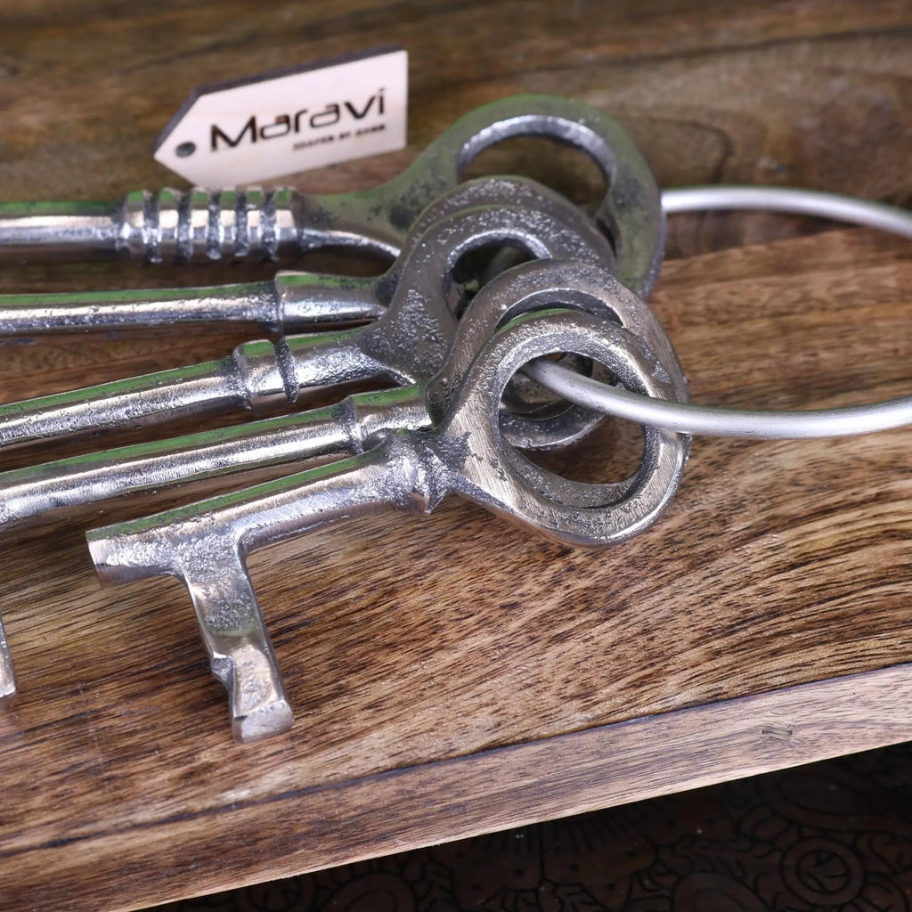 Dubha Vintage Style Bunch of Keys Ornament