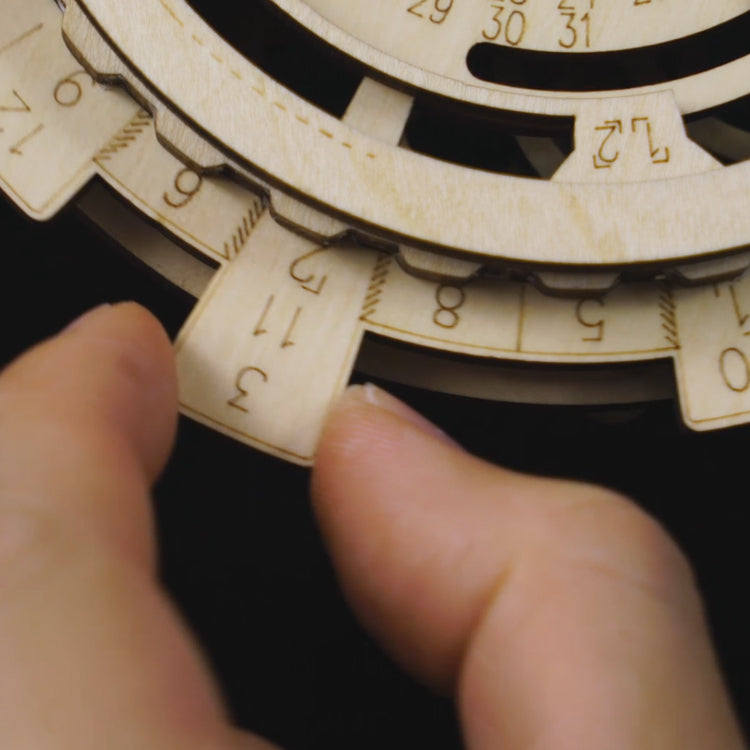 Snaps Perpetual Calendar – DIY 3D Wooden Puzzle Mechanical Desk Decor