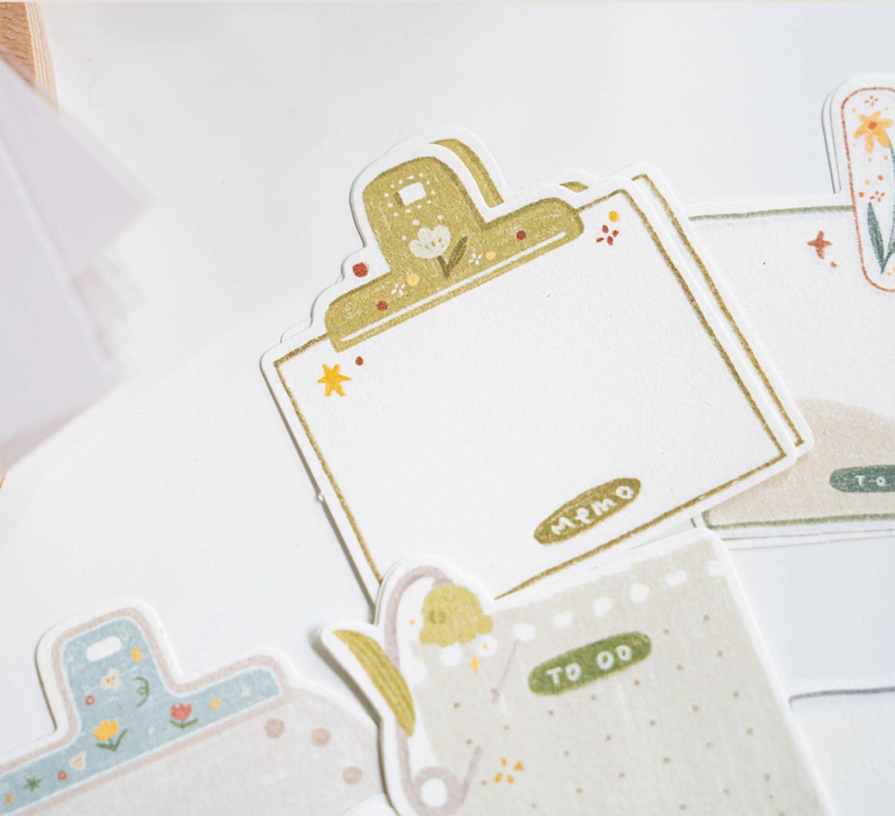 LuLuFun Studio Patchwork Scrapbook Decorative Paper and Paper Clips Set