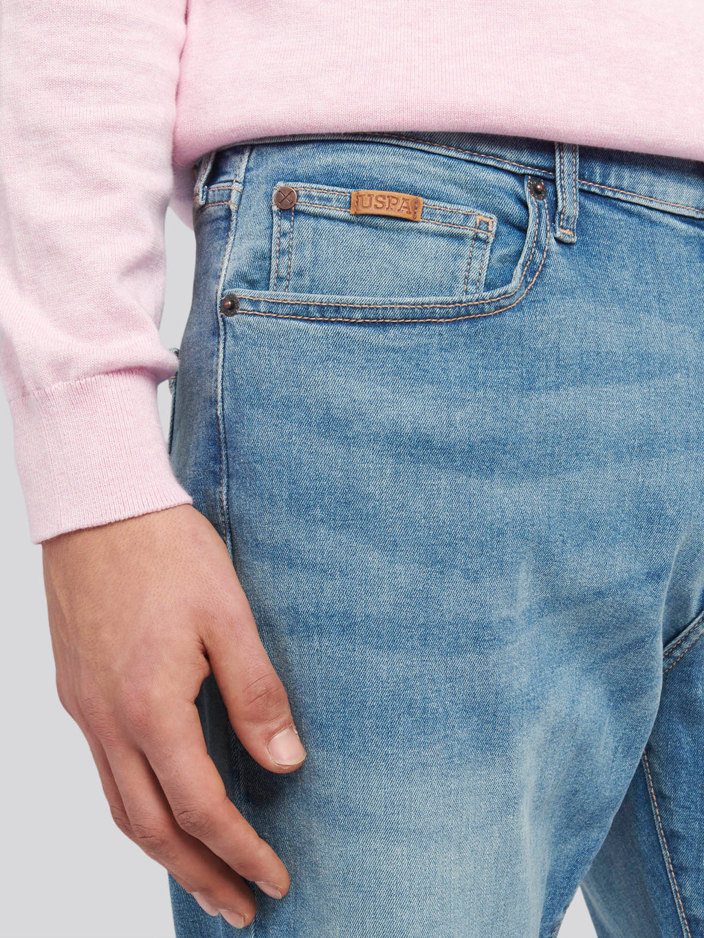 Mens 5 Pocket Regular Fit Denim Jeans in Mid Wash