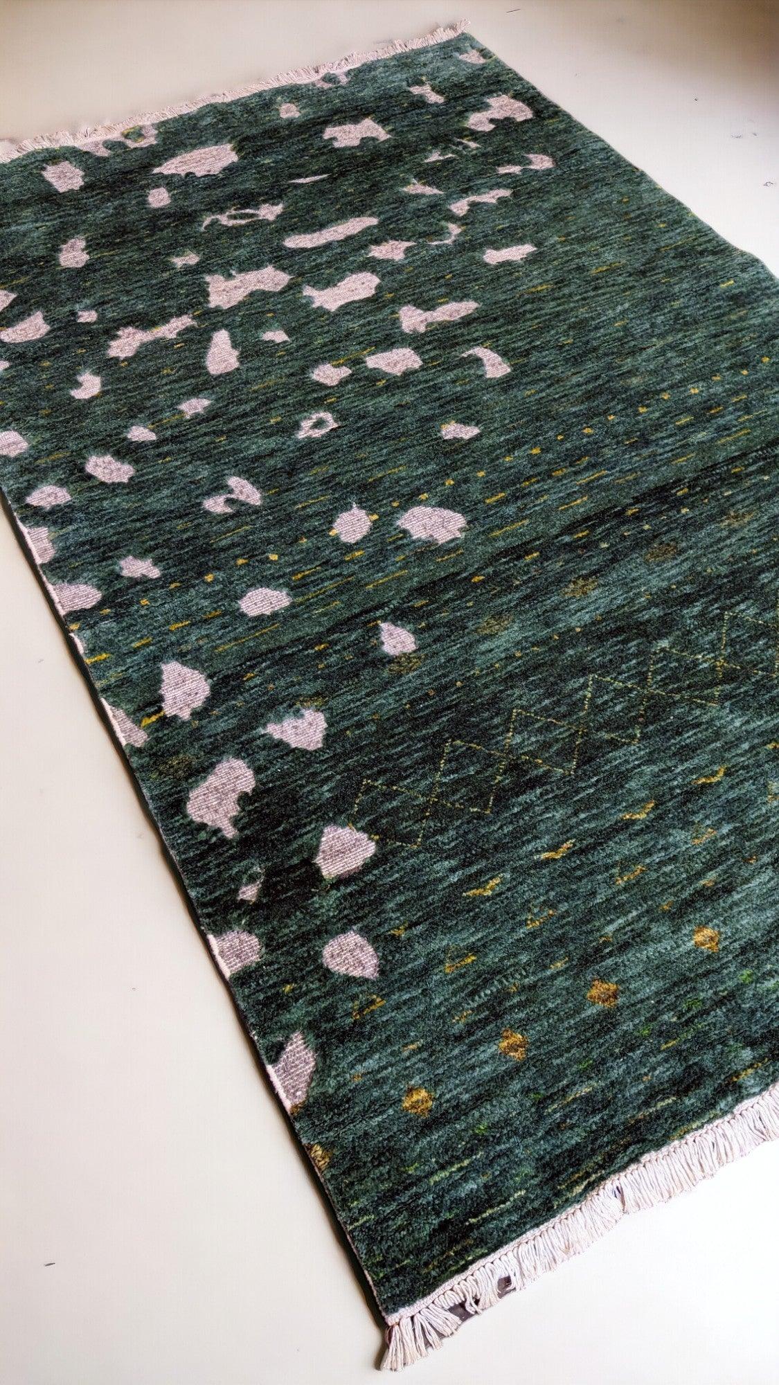 Agra Hand Knotted Rug - 253 x 159 cm