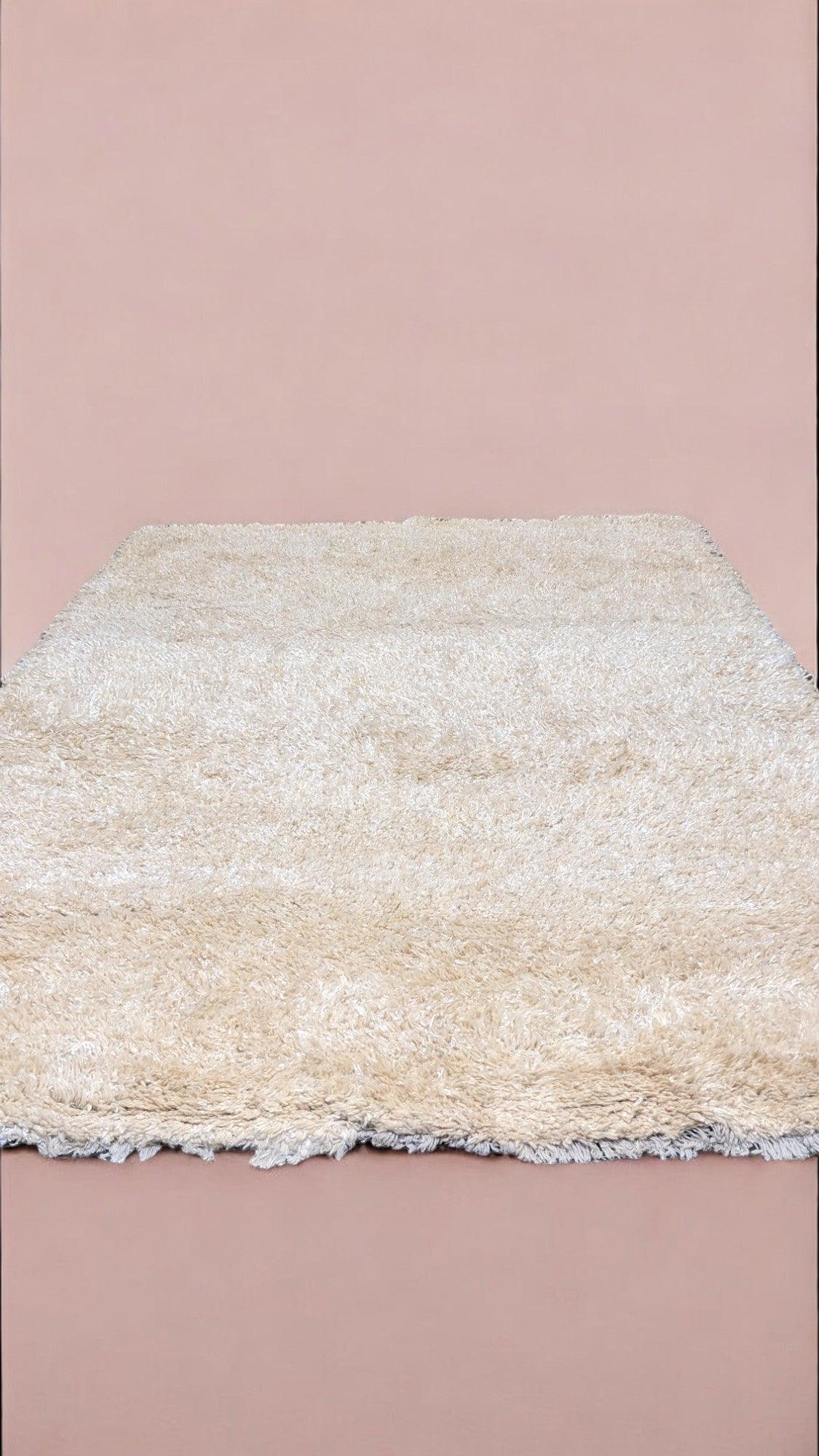Axiom Shaggy Hand Knotted Rug - 275 x 196 cm