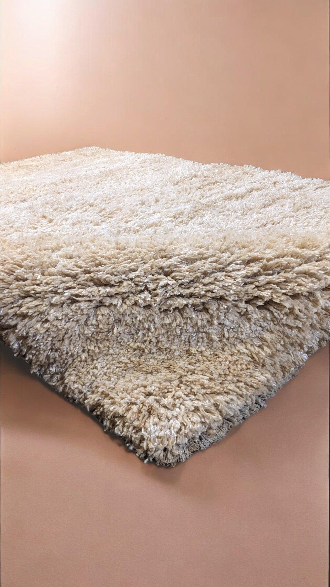 Axiom Shaggy Hand Knotted Rug - 275 x 196 cm
