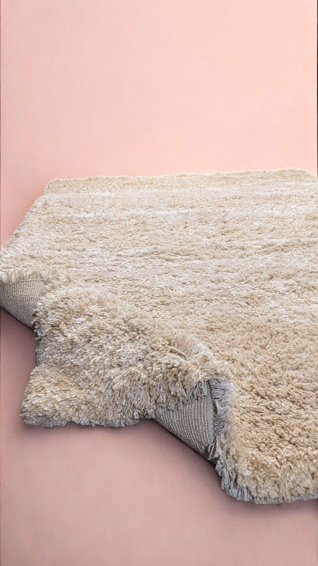Axiom Shaggy Hand Knotted Rug - 275 x 196 cm