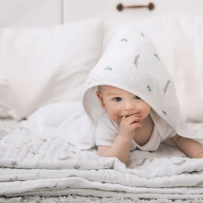 Petite Piccolo Hooded Bath Towel & Washcloth Set – Feathers
