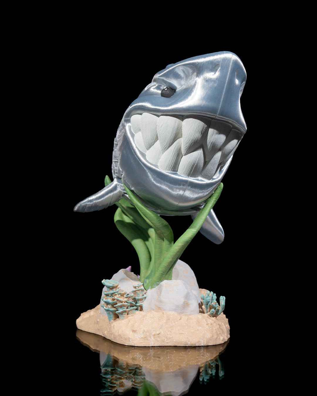 Flexi Travis, The great white shark fidget toy with stand